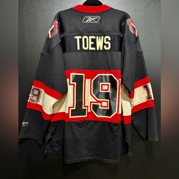 Authentic Reebok Jonathan Toews Blackhawks Jersey - Picture 2 of 7